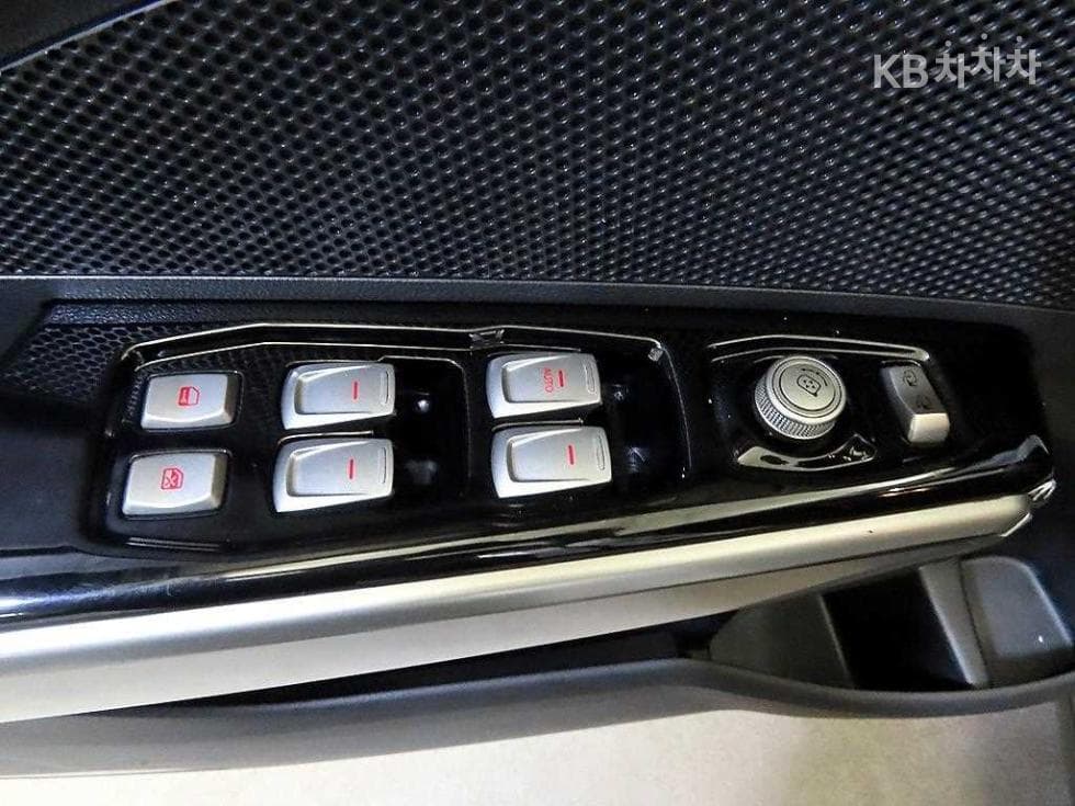 КейДжи Мобилити Тиволи 아머1.6 Бензин TX 2WD - 15