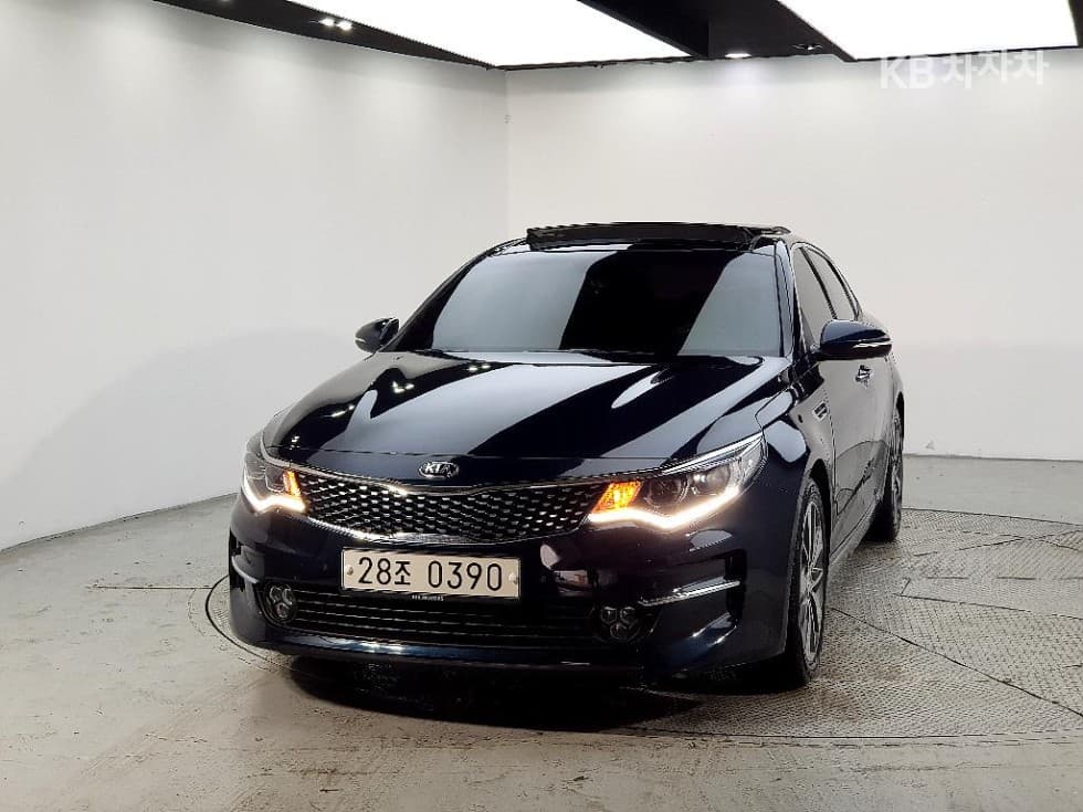 Kia K5 Second generation 2.0 Gasoline MX Noblesse - Image 1