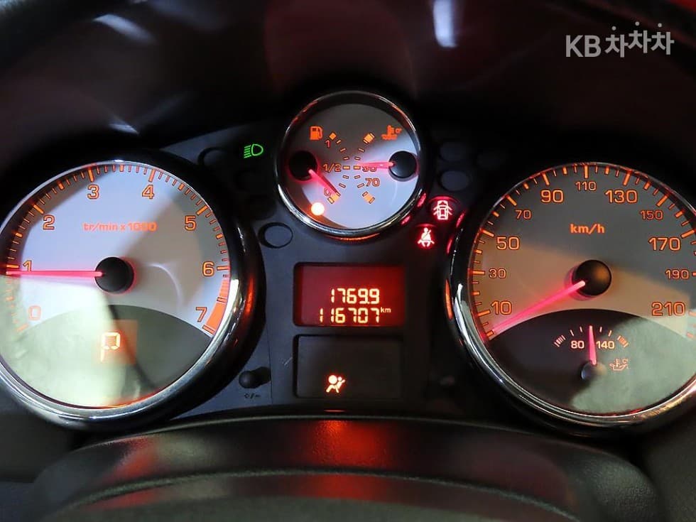 Peugeot 207CC1.6 - 12