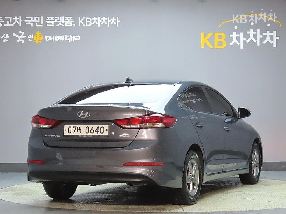 Hyundai Avante (Elantra)AD1.6 GDi Smart - 2
