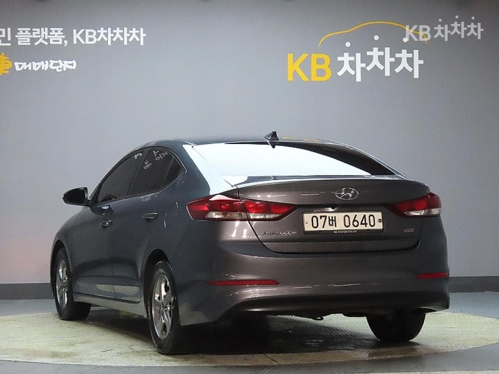 Hyundai Avante (Elantra)AD1.6 GDi Smart - 4