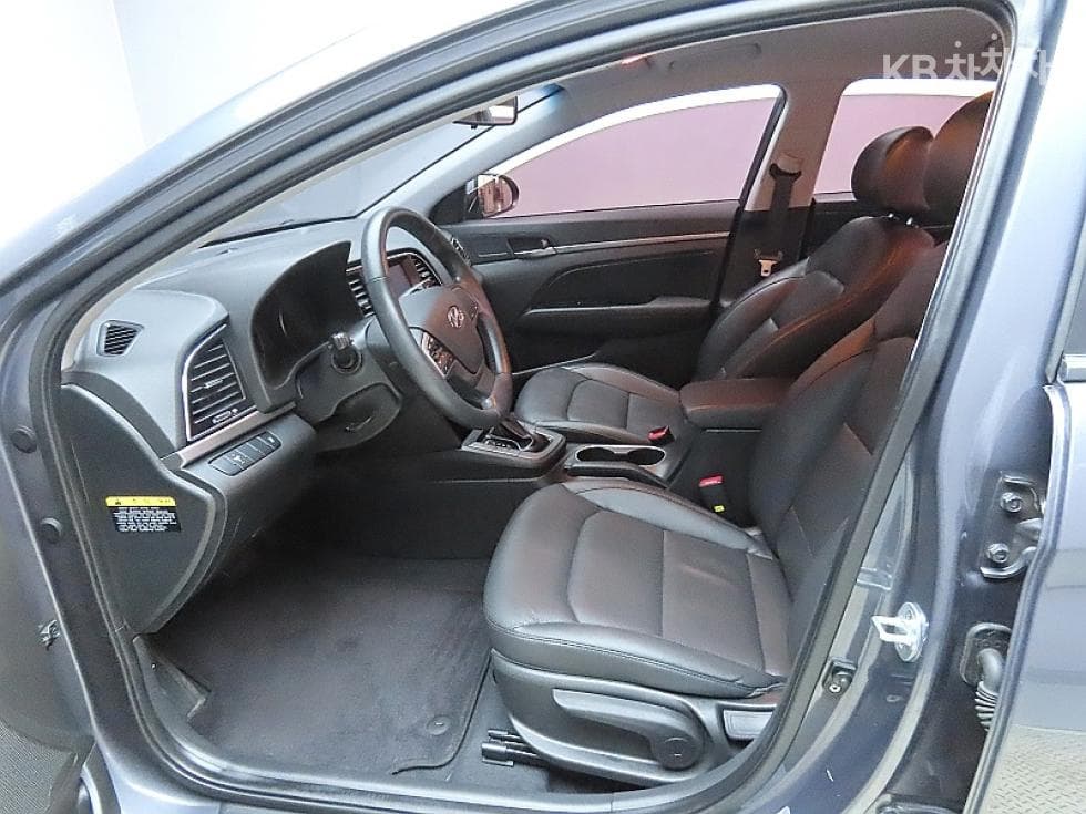 Hyundai Avante (Elantra)AD1.6 GDi Smart - 10