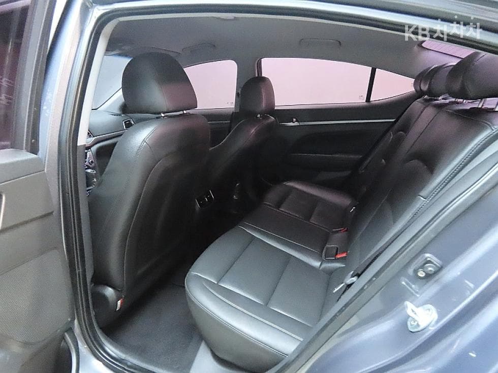 Hyundai Avante (Elantra)AD1.6 GDi Smart - 11