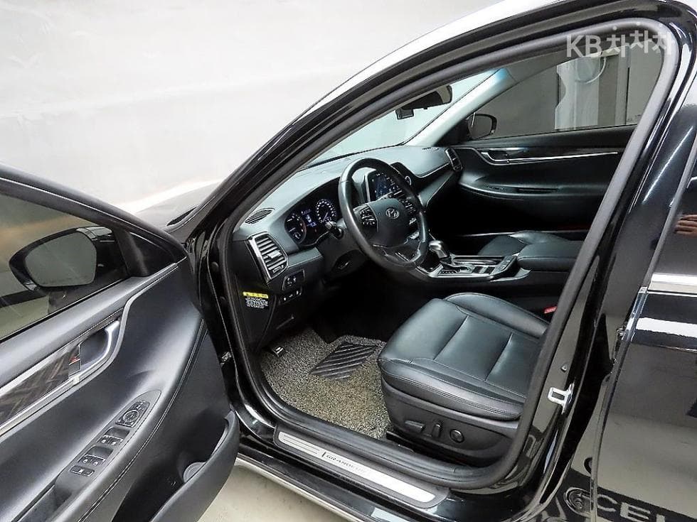 Хюндай Grandeur (Azera)IGРент-а-кар 3.0 LPi Modern 베이직 Стандартен - 5
