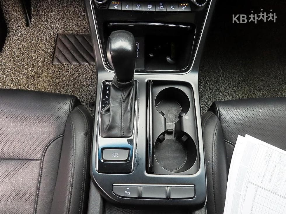 Хюндай Grandeur (Azera)IGРент-а-кар 3.0 LPi Modern 베이직 Стандартен - 10