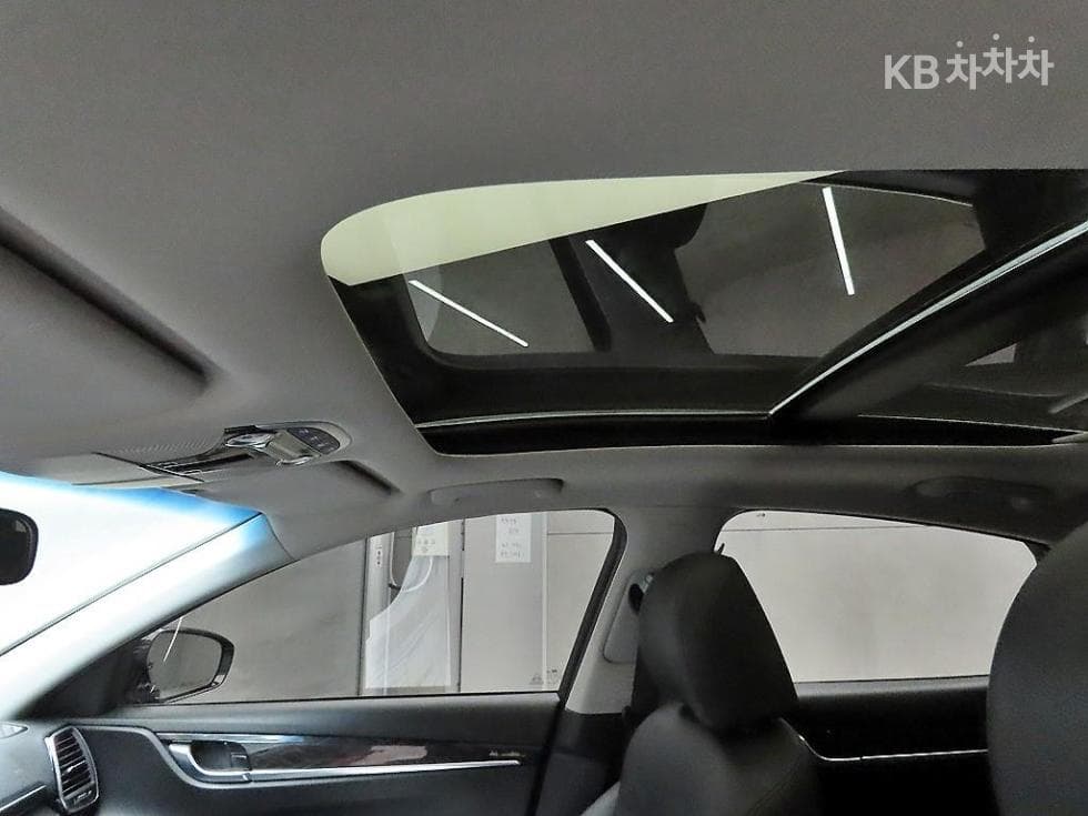 Хюндай Grandeur (Azera)IGРент-а-кар 3.0 LPi Modern 베이직 Стандартен - 18