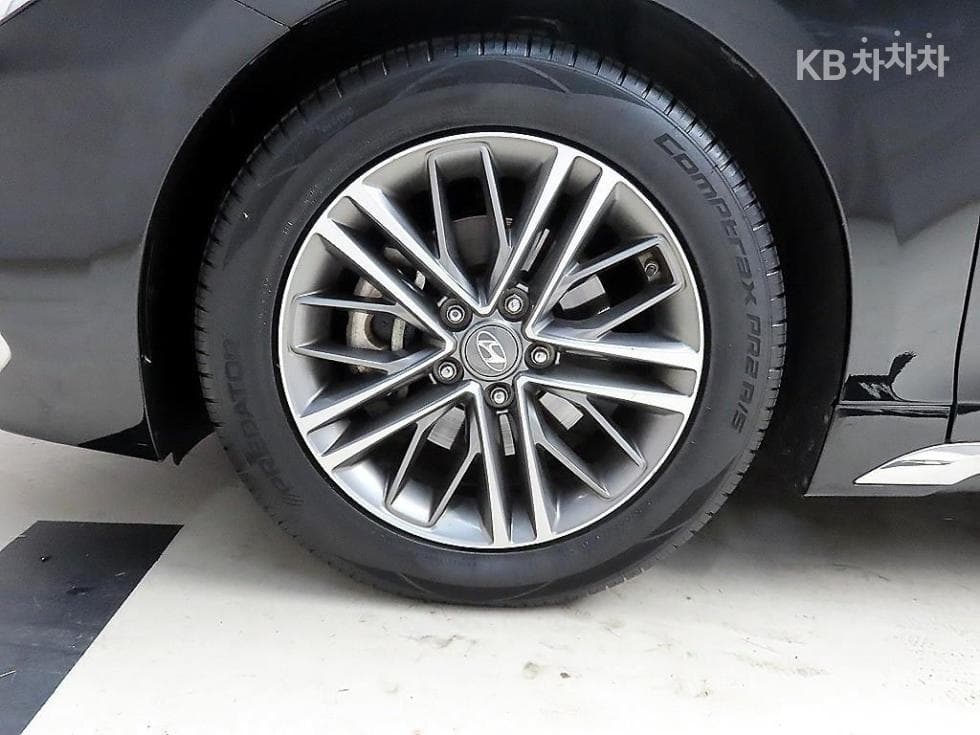 Хюндай Grandeur (Azera)IGРент-а-кар 3.0 LPi Modern 베이직 Стандартен - 20