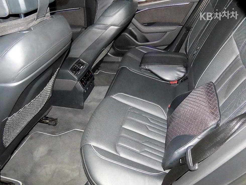 Ауди A7(4K8)55 TFSI Quattro Premium - 7