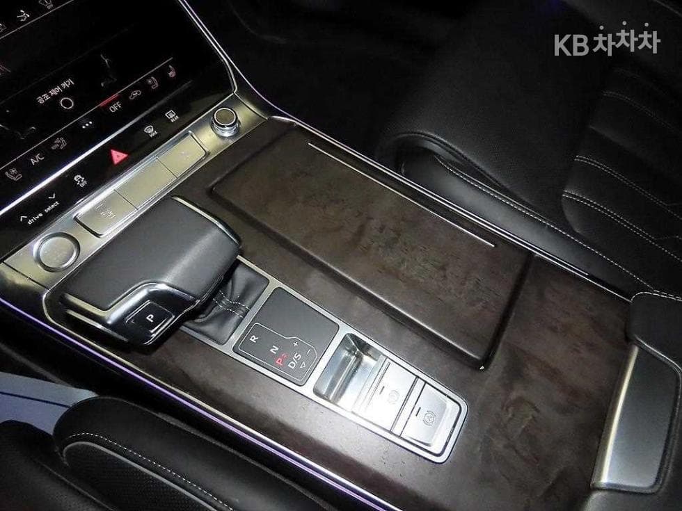 Ауди A7(4K8)55 TFSI Quattro Premium - 12