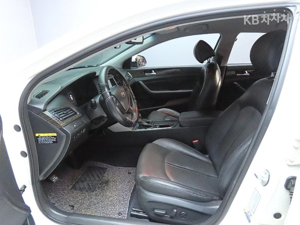 Hyundai Sonata LF2.0 Premium Standard - 7
