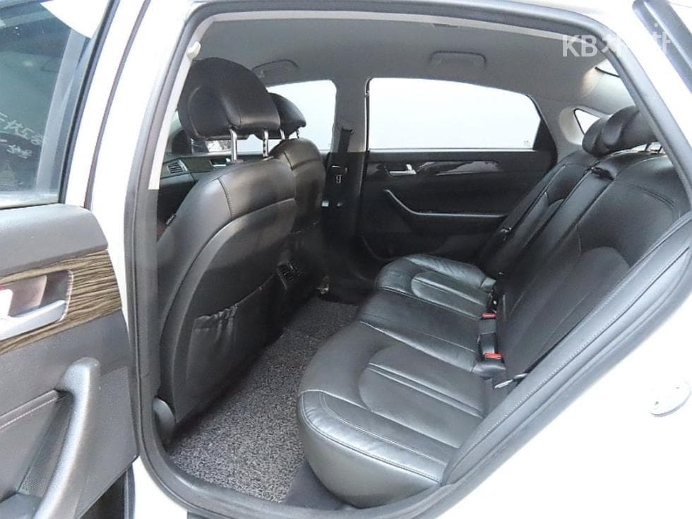 Hyundai Sonata LF2.0 Premium Standard - 8