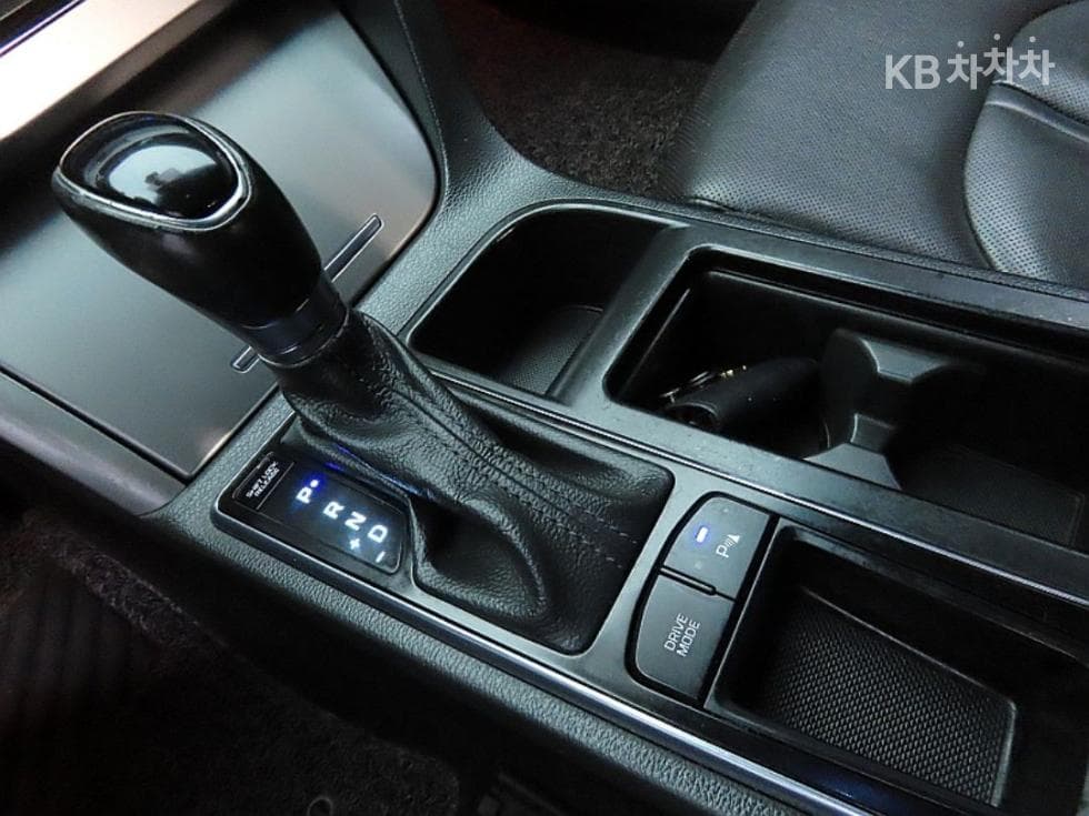 Hyundai Sonata LF2.0 Premium Standard - 12