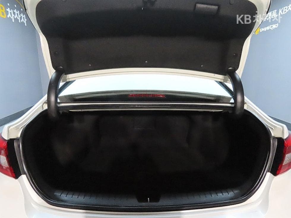 Hyundai Sonata LF2.0 Premium Standard - 16