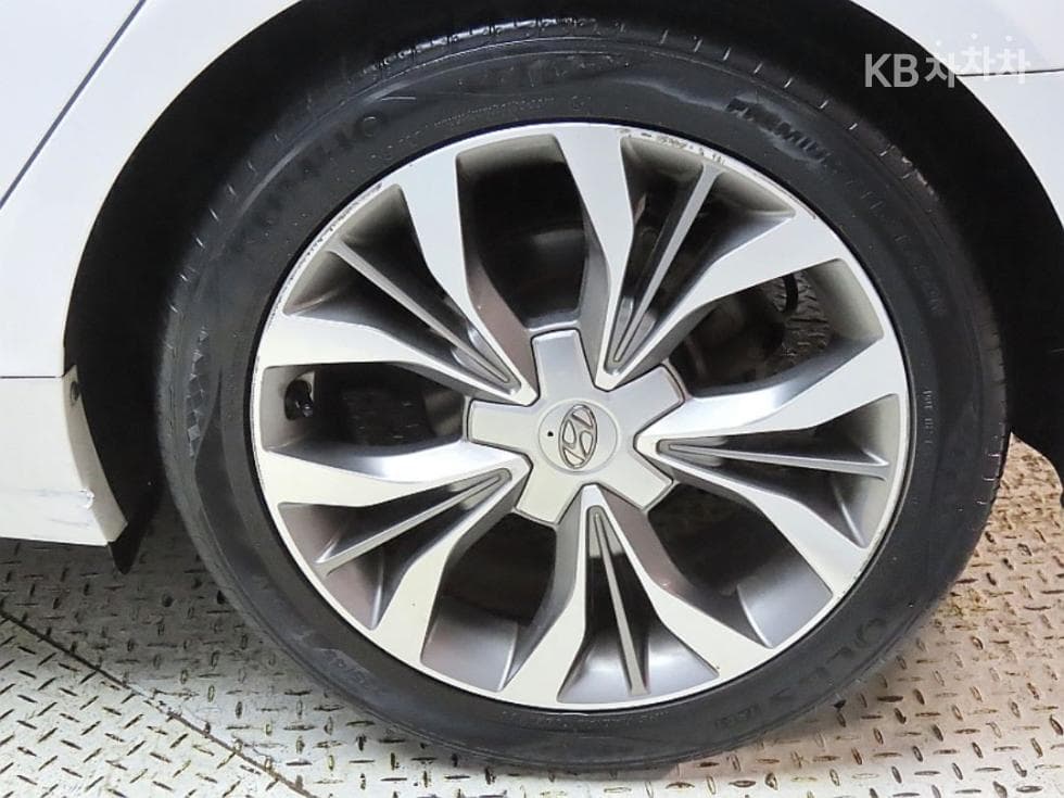Hyundai Sonata LF2.0 Premium Standard - 17