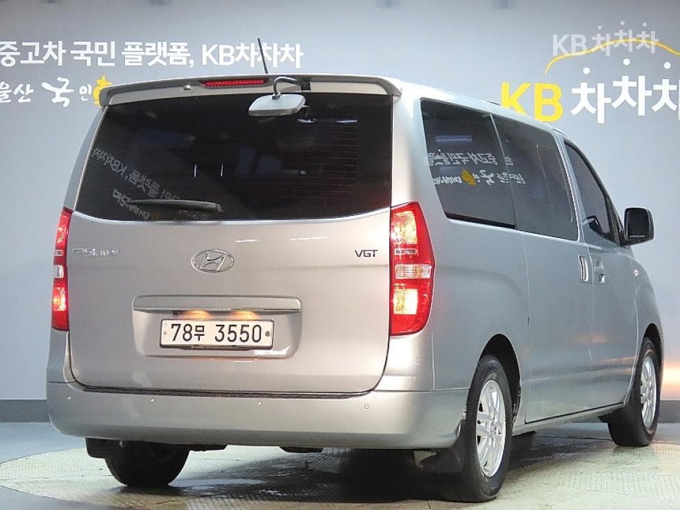 Hyundai Grand Starex12-seater Wagon CVX 4WD Modern - 2
