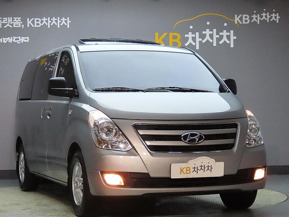 Hyundai Grand Starex12-seater Wagon CVX 4WD Modern - 3