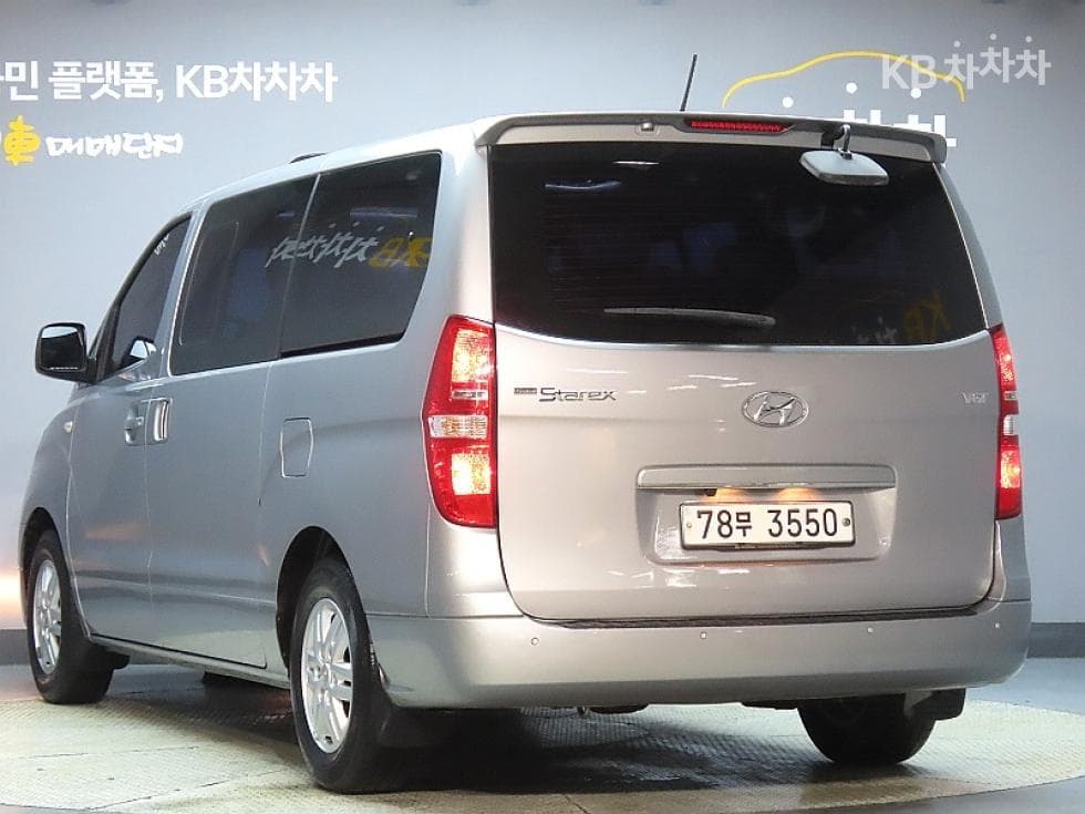 Hyundai Grand Starex12-seater Wagon CVX 4WD Modern - 4