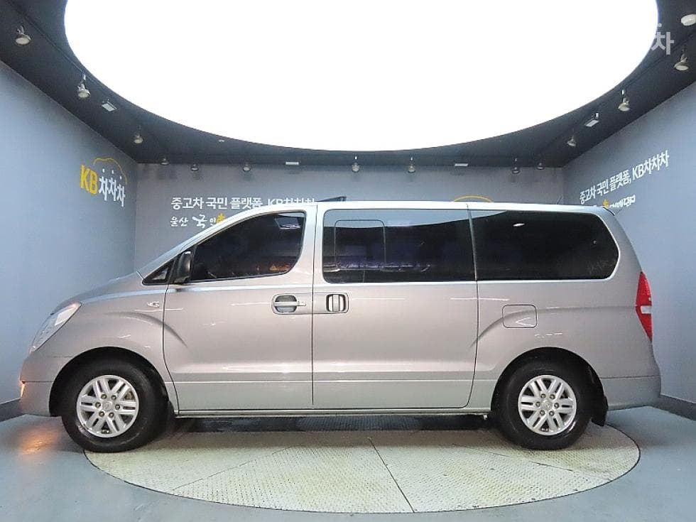Hyundai Grand Starex12-seater Wagon CVX 4WD Modern - 5