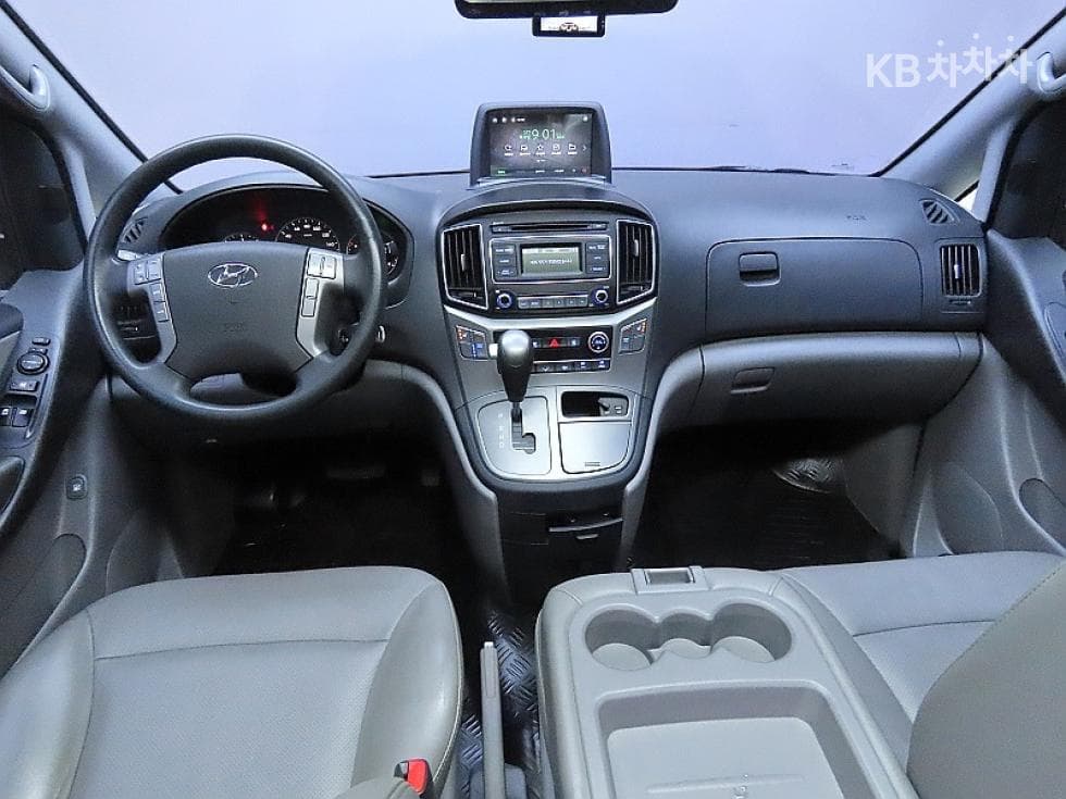 Hyundai Grand Starex12-seater Wagon CVX 4WD Modern - 6