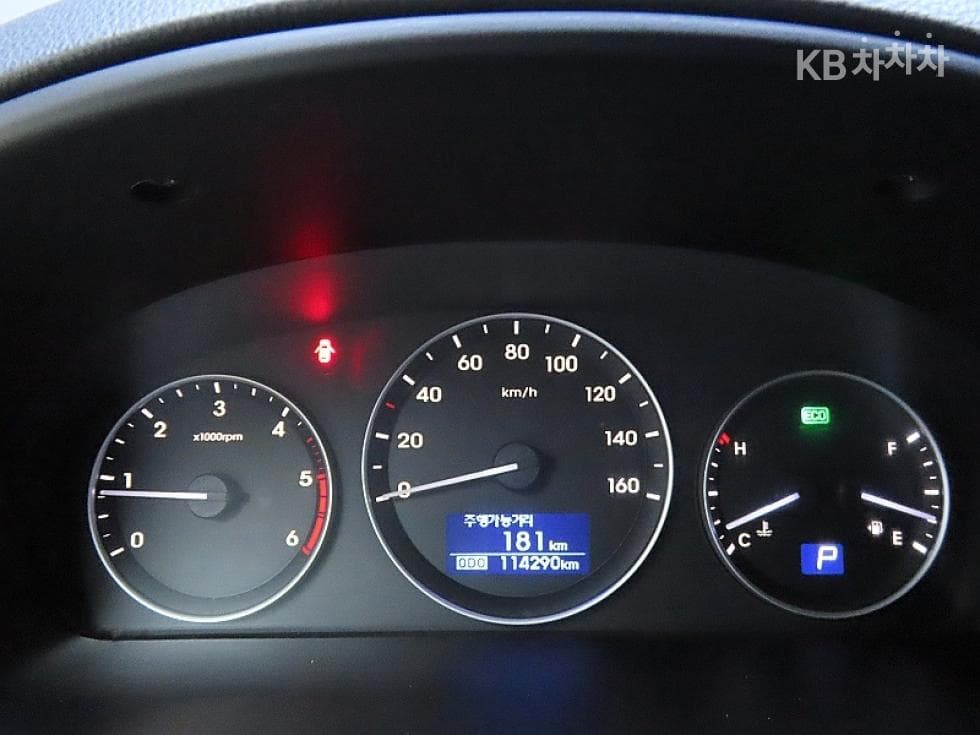 Hyundai Grand Starex12-seater Wagon CVX 4WD Modern - 8