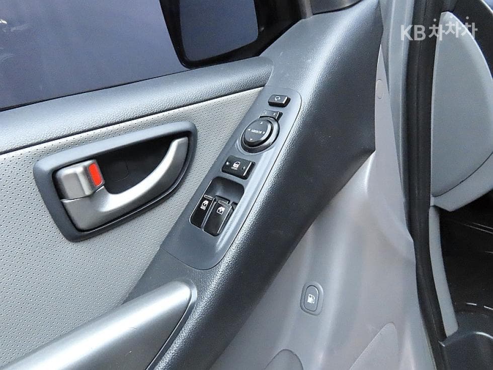 Hyundai Grand Starex12-seater Wagon CVX 4WD Modern - 14