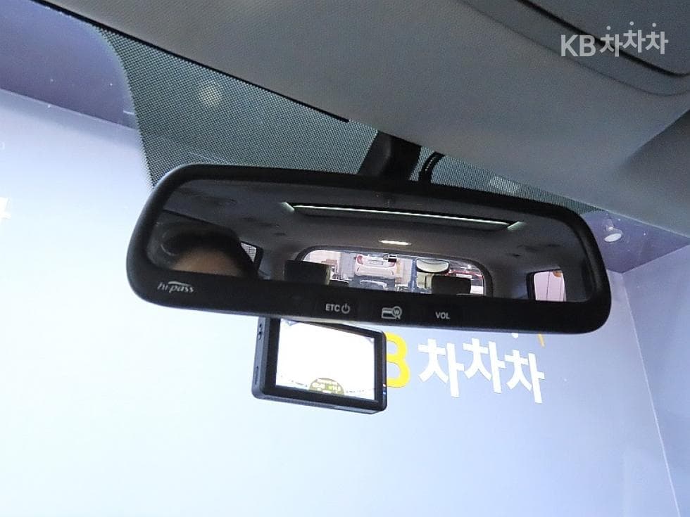 Hyundai Grand Starex12-seater Wagon CVX 4WD Modern - 17