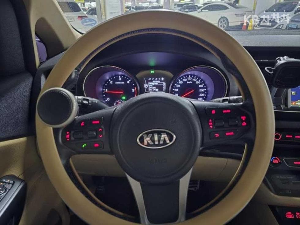 Киа All New Канивал9-местен 2.2 Дизел Лукс - 7