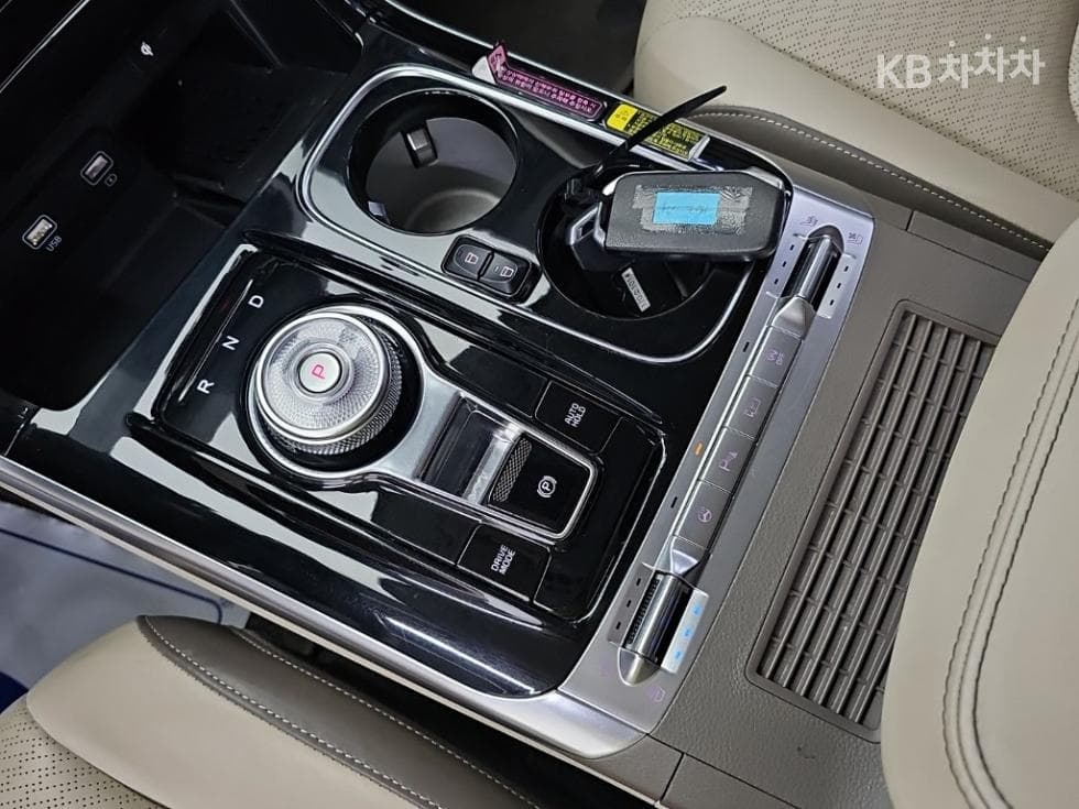 Kia Carnival 4th generationHigh Limousine (Carnival) D2.2 7-seater (Limousine) Signature - 8