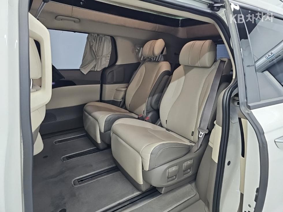 Kia Carnival 4th generationHigh Limousine (Carnival) D2.2 7-seater (Limousine) Signature - 12