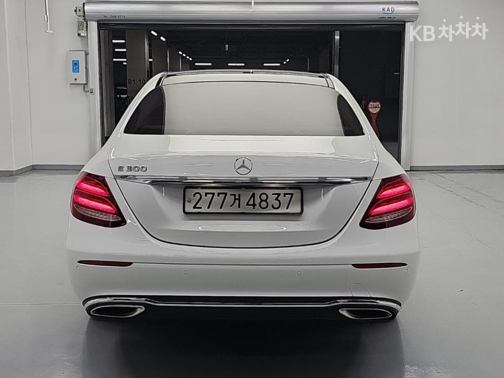 Mercedes-Benz E-Клас (W213)E300 Exclusive - 3