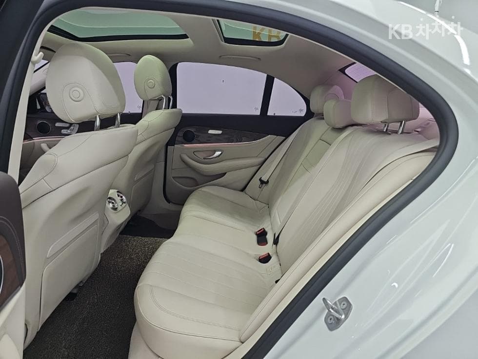Mercedes-Benz E-Клас (W213)E300 Exclusive - 12