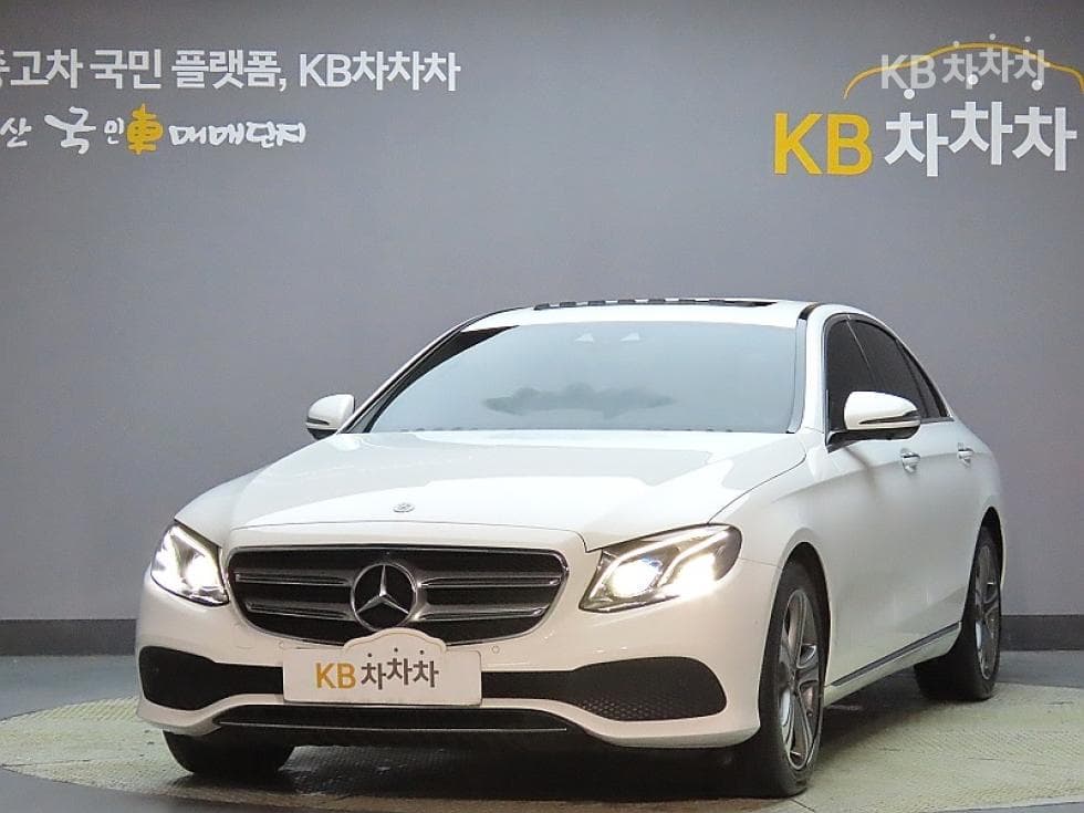 Mercedes-Benz E-Class (W213) E300 4Matic Avantgarde - Image 1