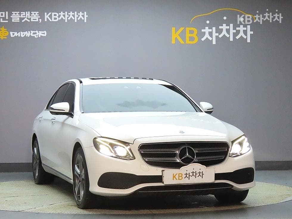 Mercedes-Benz E-Class (W213)E300 4Matic Avantgarde - 3