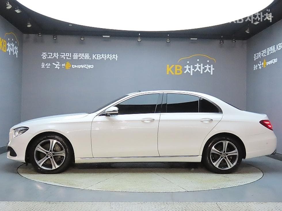 Mercedes-Benz E-Class (W213)E300 4Matic Avantgarde - 5