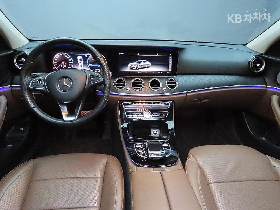 Mercedes-Benz E-Class (W213)E300 4Matic Avantgarde - 6