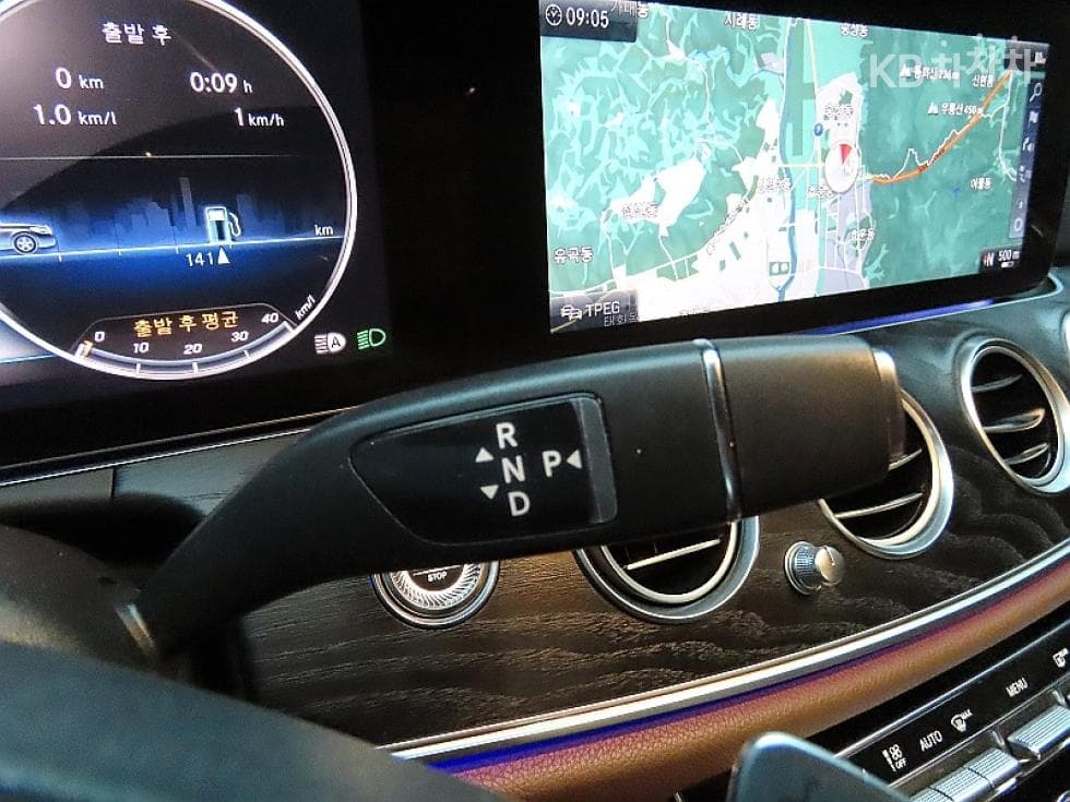 Mercedes-Benz E-Class (W213)E300 4Matic Avantgarde - 9