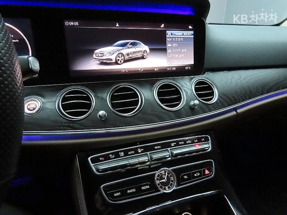Mercedes-Benz E-Class (W213)E300 4Matic Avantgarde - 16