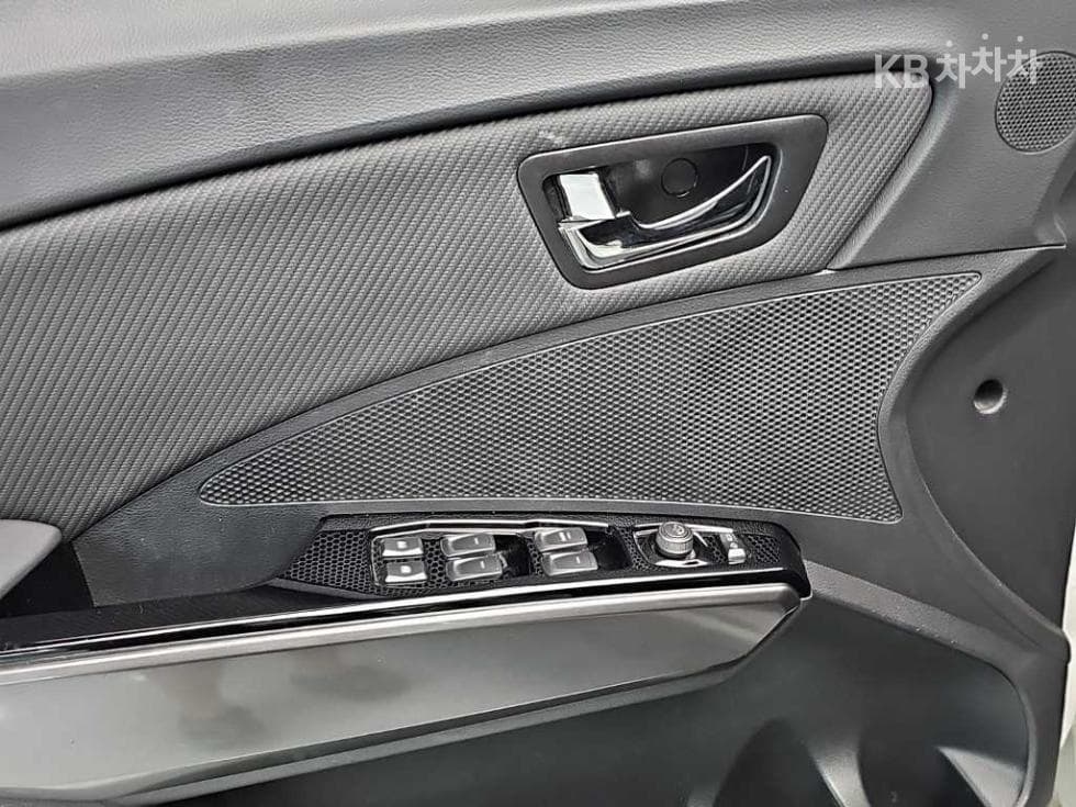 KG Mobility Very New (facelift/refresh; particularly for Tivoli) TivoliGasoline V5 2WD Standard - 15