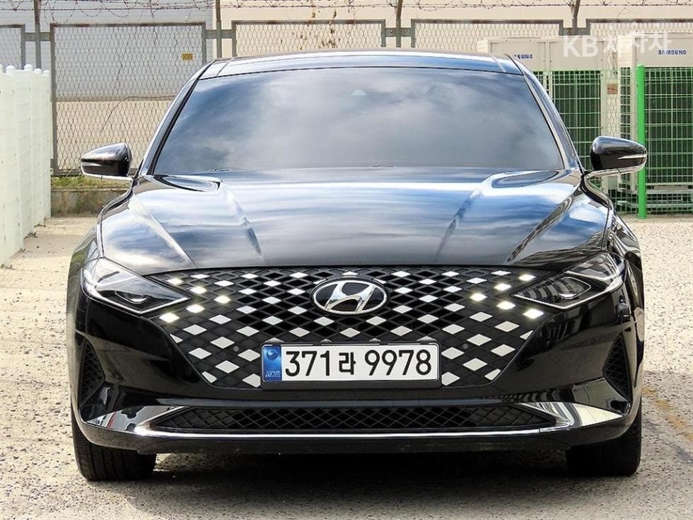Hyundai The New (facelift) Grandeur (Azera) LPi 3.0 Rental car Modern - Image 1