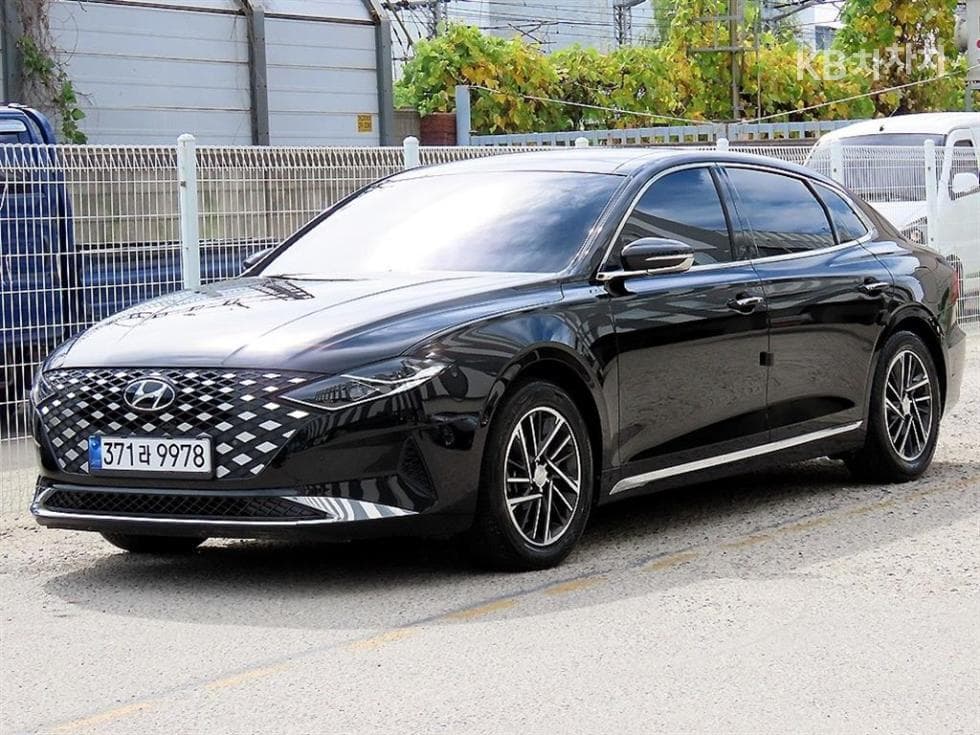 Hyundai The New (facelift) Grandeur (Azera)LPi 3.0 Rental car Modern - 2