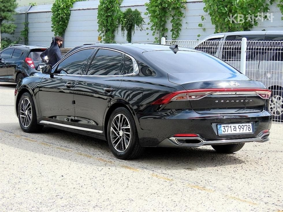 Hyundai The New (facelift) Grandeur (Azera)LPi 3.0 Rental car Modern - 3