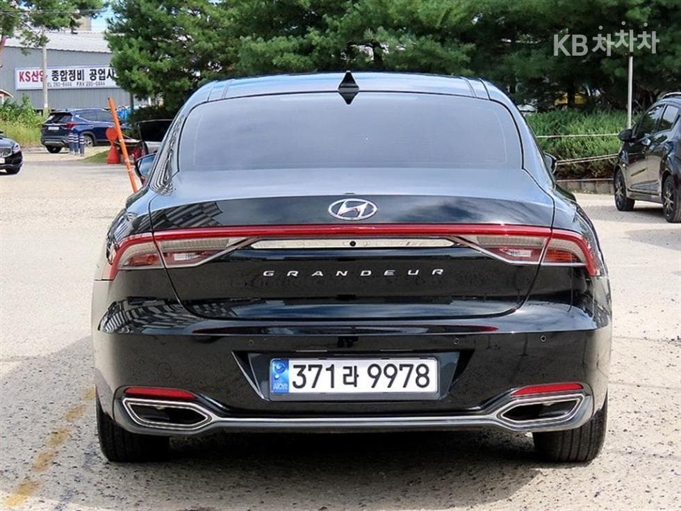 Hyundai The New (facelift) Grandeur (Azera)LPi 3.0 Rental car Modern - 4