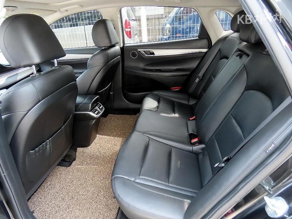 Hyundai The New (facelift) Grandeur (Azera)LPi 3.0 Rental car Modern - 6