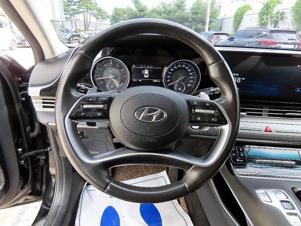 Hyundai The New (facelift) Grandeur (Azera)LPi 3.0 Rental car Modern - 8