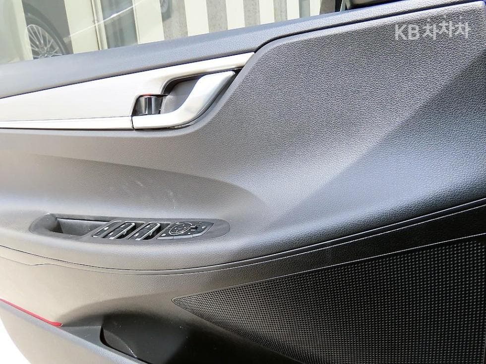 Hyundai The New (facelift) Grandeur (Azera)LPi 3.0 Rental car Modern - 11