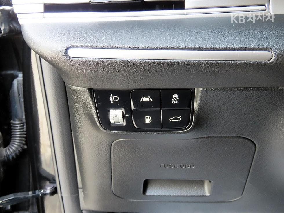 Hyundai The New (facelift) Grandeur (Azera)LPi 3.0 Rental car Modern - 12