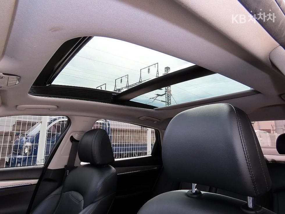 Hyundai The New (facelift) Grandeur (Azera)LPi 3.0 Rental car Modern - 18