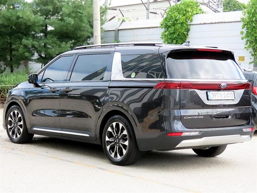 Kia Carnival 4th generationD2.2 9-seater Signature - 3