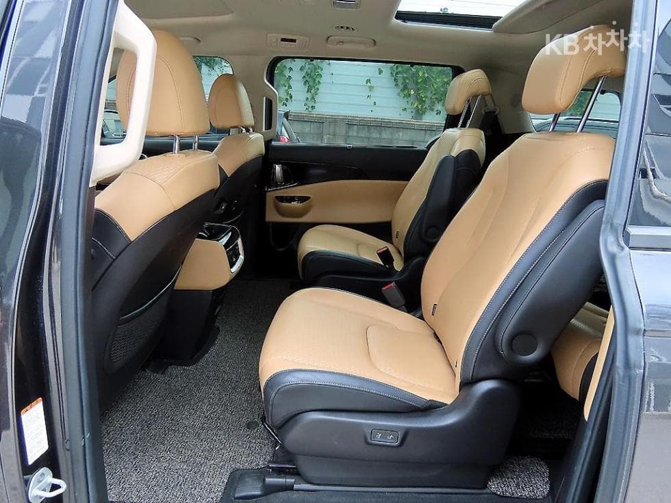 Kia Carnival 4th generationD2.2 9-seater Signature - 6