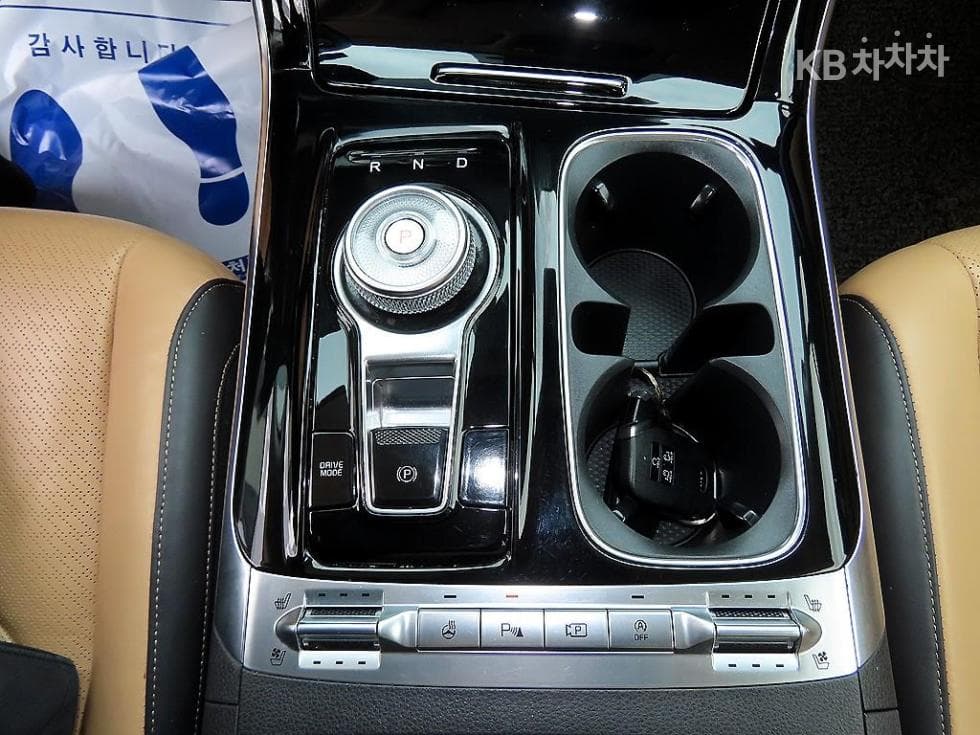 Kia Carnival 4th generationD2.2 9-seater Signature - 11
